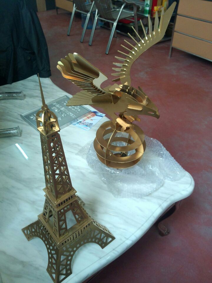 不锈钢工艺品 老鹰与铁塔的金属艺术之美